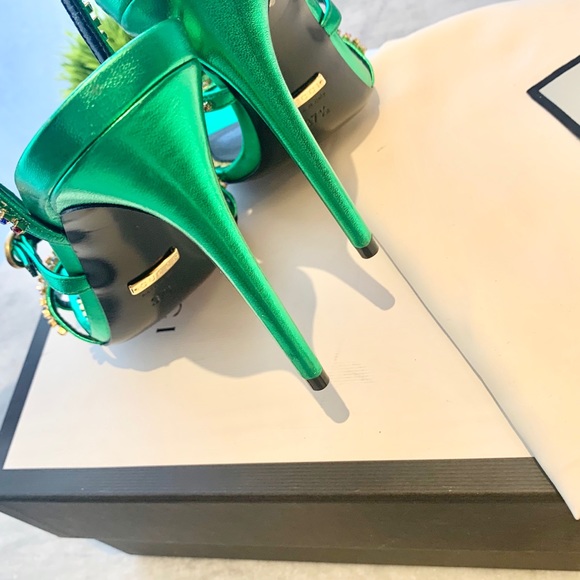 ❌SOLD❌Gucci Carmen Crystal-Embellished Metallic Leather Sandals In Jasmine Green - Picture 9 of 11